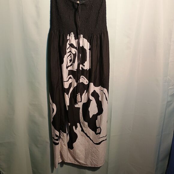 Black & White Smocked Strapless Maxi Sundress – Abstract Floral Print - Picture 2 of 5